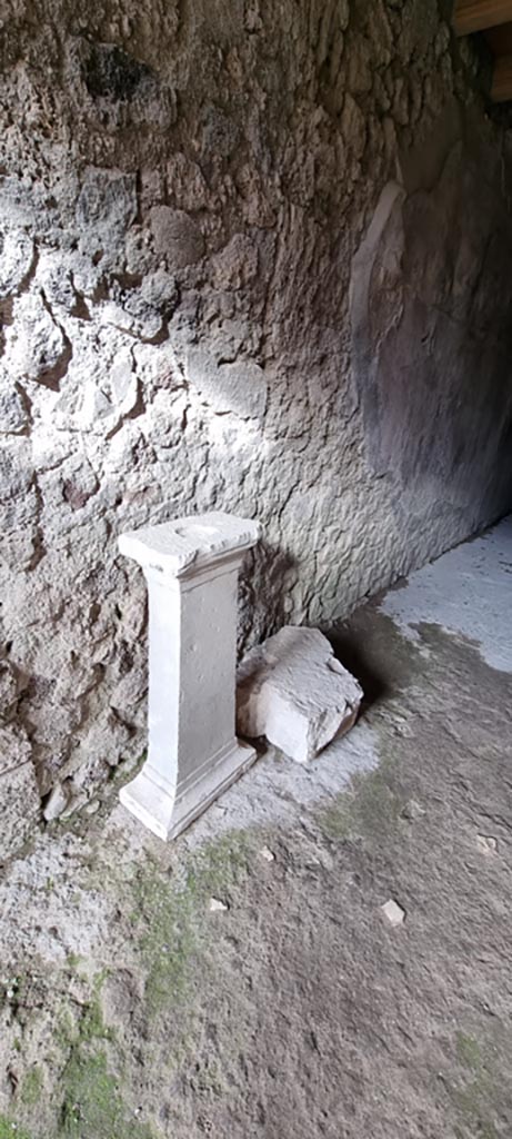 V.2.i Pompeii. December 2023. 
Corridor 22, north wall. Photo courtesy of Miriam Colomer.