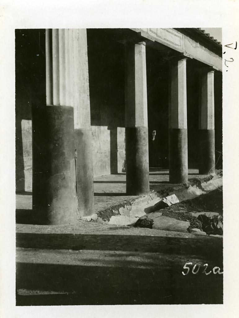 V.2.i, Pompeii. Pre-1937-39. Room 23, looking south along the east side.
Photo courtesy of American Academy in Rome, Photographic Archive. Warsher collection no. 502b.