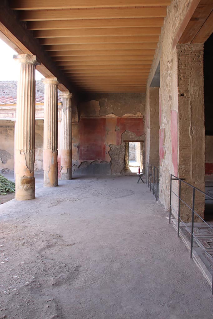 V.2.i Pompeii.  October 2023. 
Looking west across north portico of peristyle towards doorway to room 11, kitchen.
Photo courtesy of Klaus Heese.