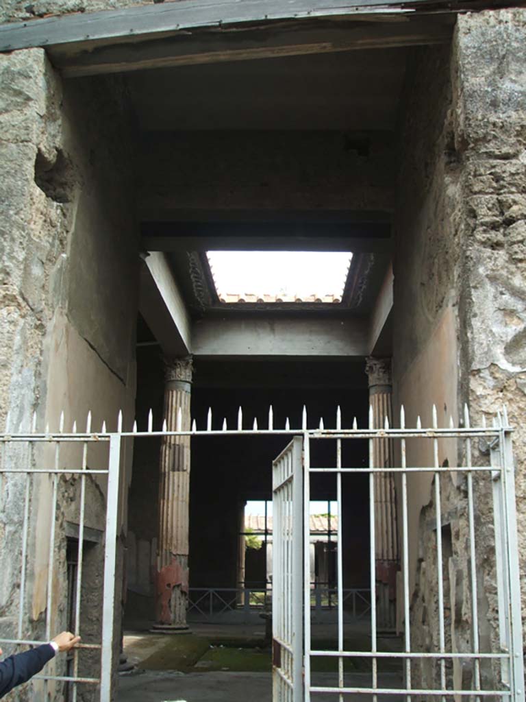 V.2.i Pompeii. May 2005. Looking south through entrance towards atrium with compluvium.
This house was named after the 25th wedding anniversary of King Umberto I of Italy, and Queen Margherita and is considered one of the most splendid private houses in the city.
This “domus” was owned by L. Albucius Celsus, who belonged to an ancient Pompeian family that were very active in politics.
There were numerous electoral inscriptions found near to the house.