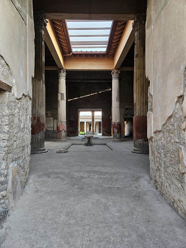 V.2.i Pompeii. November 2024. 
Looking south from entrance corridor across atrium. Photo courtesy of Annette Haug.