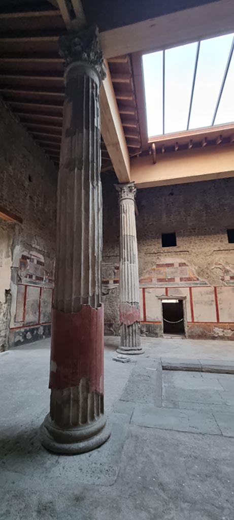 V.2.i Pompeii. December 2023. 
Looking towards east side of atrium at north end of impluvium.
Photo courtesy of Miriam Colomer.