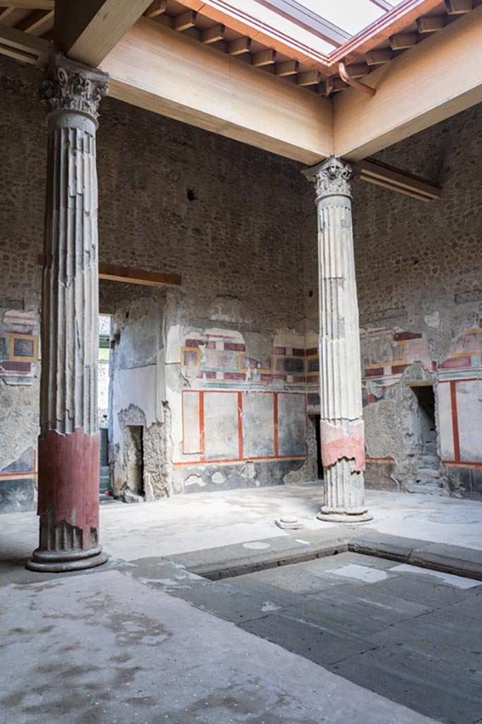 V.2.i Pompeii. March 2023. Room 1, atrium.
Looking north-east across impluvium with compluvium above. Photo courtesy of Johannes Eber.