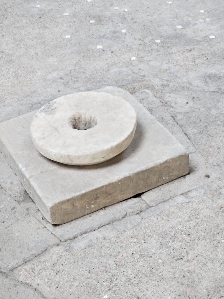 V.2.i Pompeii. November 2024.
Room 1, detail from north end of impluvium in atrium. Photo courtesy of Annette Haug.