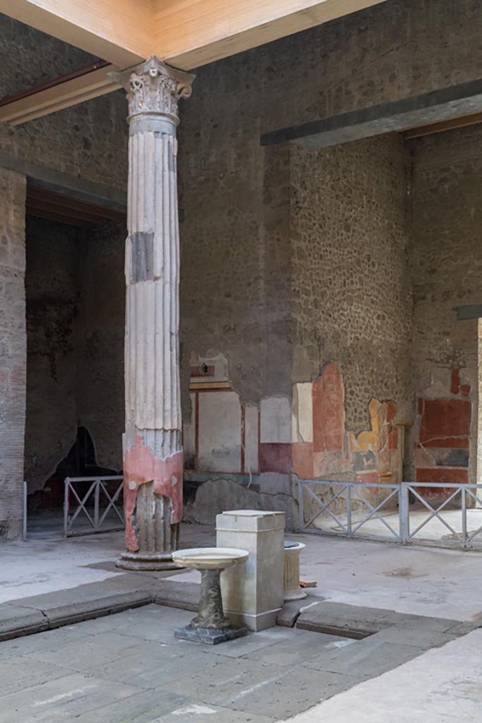 V.2.i Pompeii. March 2023. 
Room 1, looking south-east across atrium towards tablinum, on right. Photo courtesy of Johannes Eber.