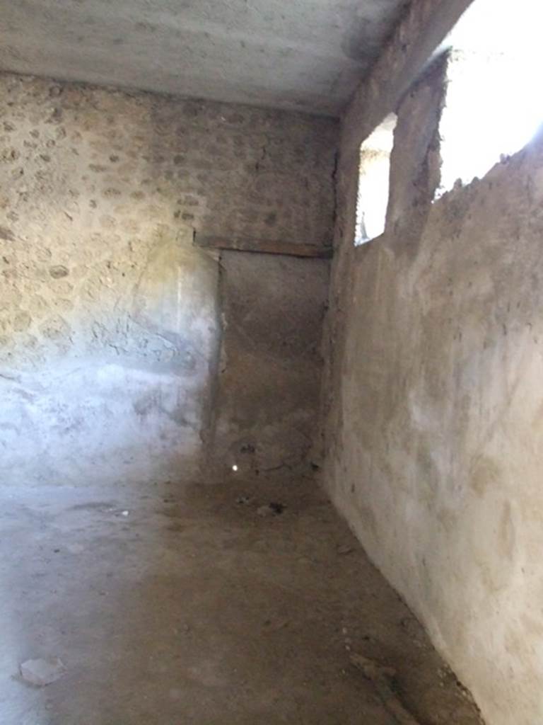 V.2.i Pompeii.  December 2007.  Room 2 on west side of atrium has a small blocked door to V.2.h.