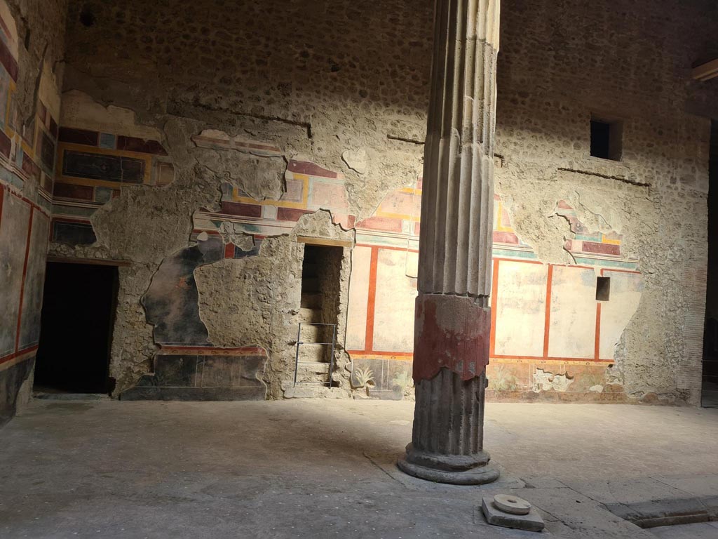 V.2.i Pompeii. October 2023. Room 1, looking towards east wall of atrium at north end. Photo courtesy of Klaus Heese.