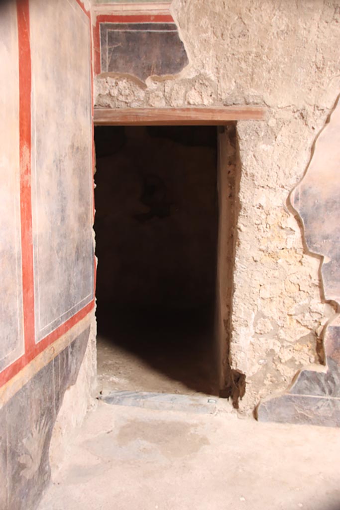 V.2.i Pompeii.  October 2023. 
Room 1, north-east corner of atrium, doorway to room 3. Photo courtesy of Klaus Heese.