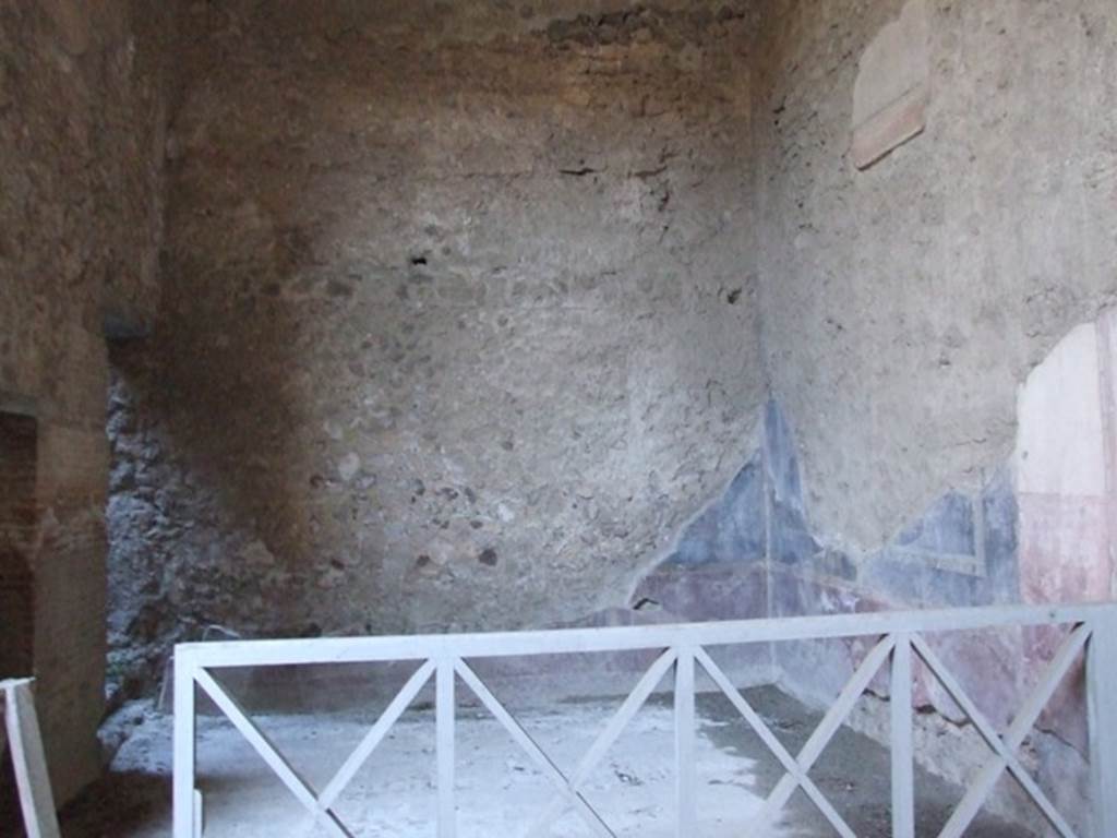 V.2.i Pompeii. December 2007. Room 5, looking east across east ala.