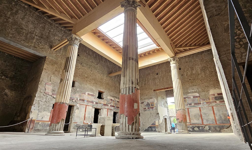 V.2.i Pompeii. December 2023. 
Looking north-west across atrium from south-east corner outside of east ala 5. Photo courtesy of Miriam Colomer.