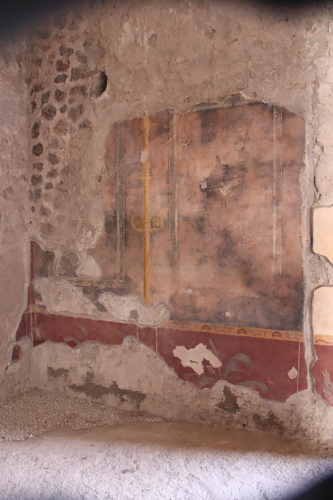 V.2.i Pompeii.  October 2023. 
Room 8, north wall with painted candelabra. Photo courtesy of Klaus Heese.