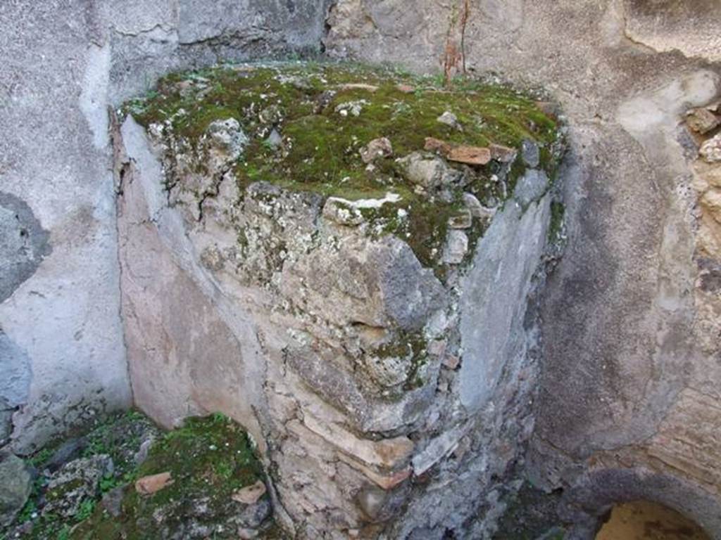 V.2.i Pompeii. December 2007. Room 11, south-east corner showing remains of masonry foundation in kitchen.