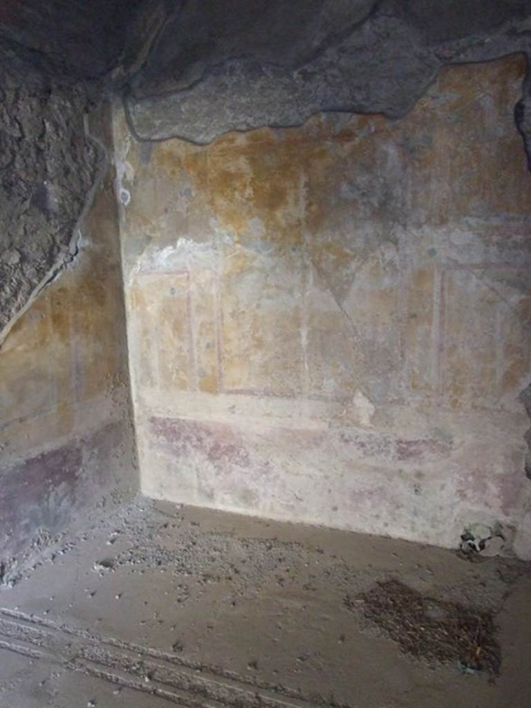 V.2.i Pompeii. December 2007. 
Room 14, apodyterium or dressing room, south-west corner and west wall.