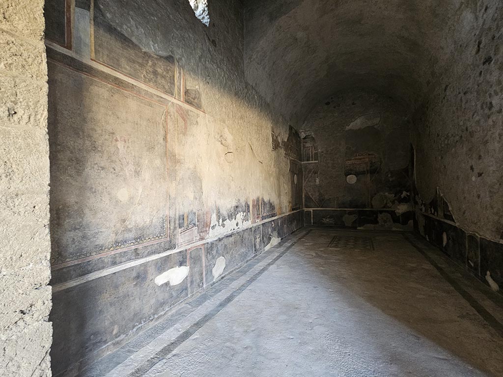 V.2.i Pompeii. November 2024. Room 17, looking west along south wall. Photo courtesy of Annette Haug.