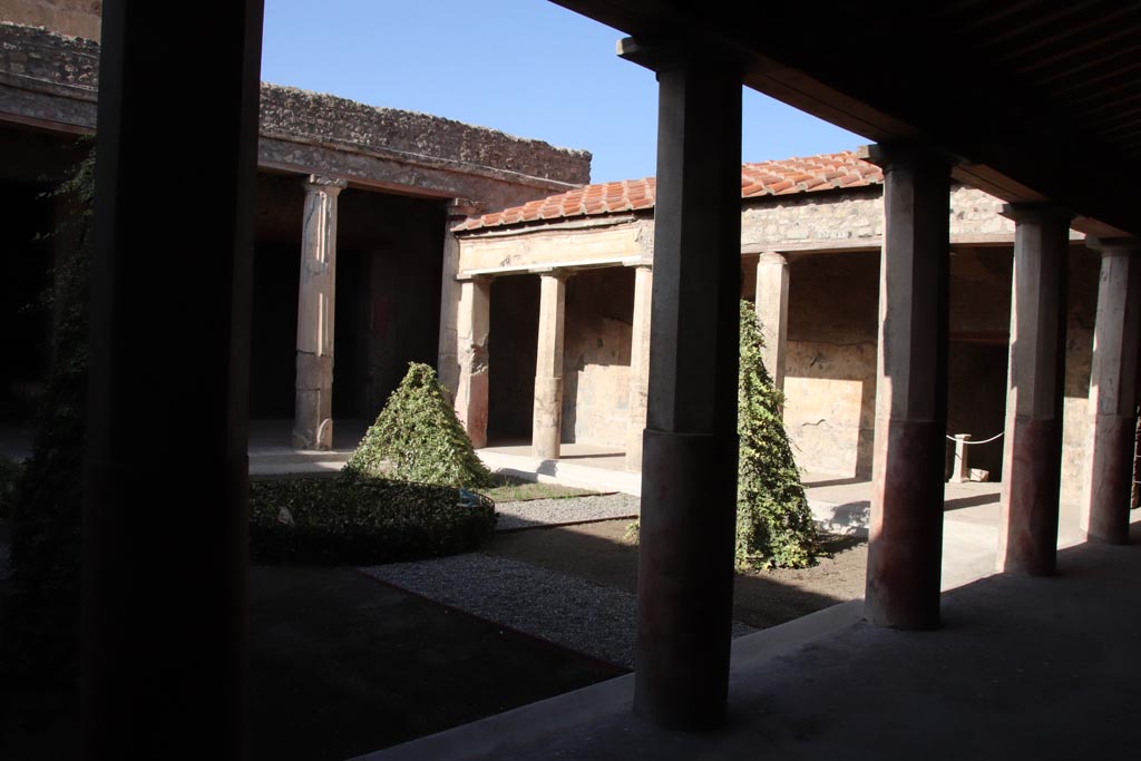 V.2.i Pompeii.  October 2023. 
Peristyle 23, looking towards north-east corner, from near room 18 and south portico. Photo courtesy of Klaus Heese.