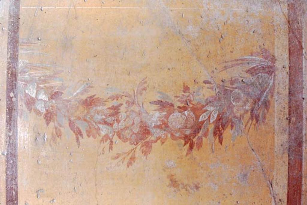 V.2.i Pompeii. 1968. Room 19, detail from east wall of exedra. Photo by Stanley A. Jashemski.
Source: The Wilhelmina and Stanley A. Jashemski archive in the University of Maryland Library, Special Collections (See collection page) and made available under the Creative Commons Attribution-Non Commercial License v.4. See Licence and use details.
J68f0763