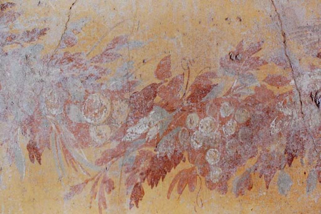 V.2.i Pompeii. 1968. Room 19, detail from east wall of exedra. Photo by Stanley A. Jashemski.
Source: The Wilhelmina and Stanley A. Jashemski archive in the University of Maryland Library, Special Collections (See collection page) and made available under the Creative Commons Attribution-Non Commercial License v.4. See Licence and use details.
J68f0767