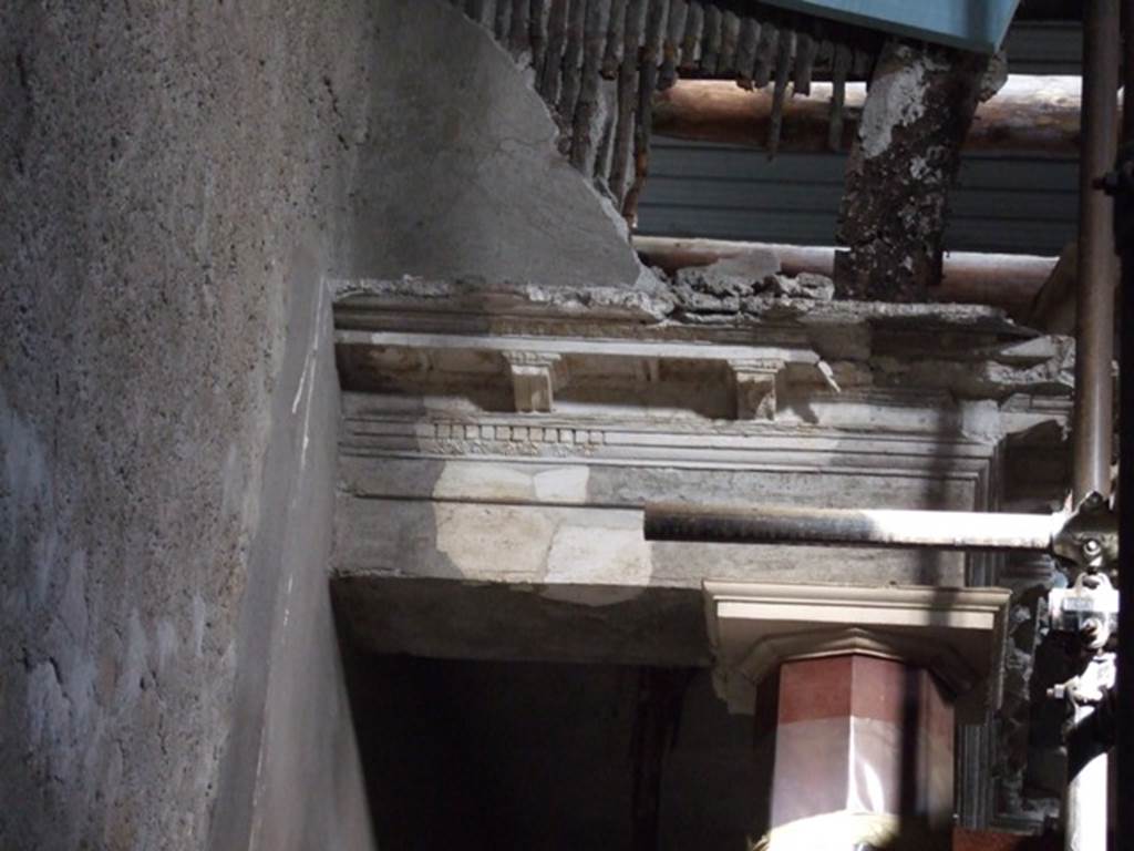 V.2.i Pompeii.  Room 21.  Corinthian Oecus.  Stucco.  Under restoration in December 2007.