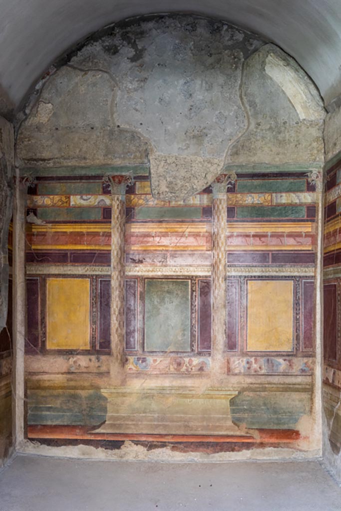 V.2.i Pompeii. March 2023. 
Room 18, south wall of bedroom or small dining room. Photo courtesy of Johannes Eber.