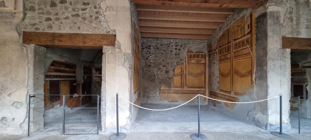 V.2.i Pompeii. December 2023. South portico of peristyle, with doorway to room 20, on left. Photo courtesy of Miriam Colomer.