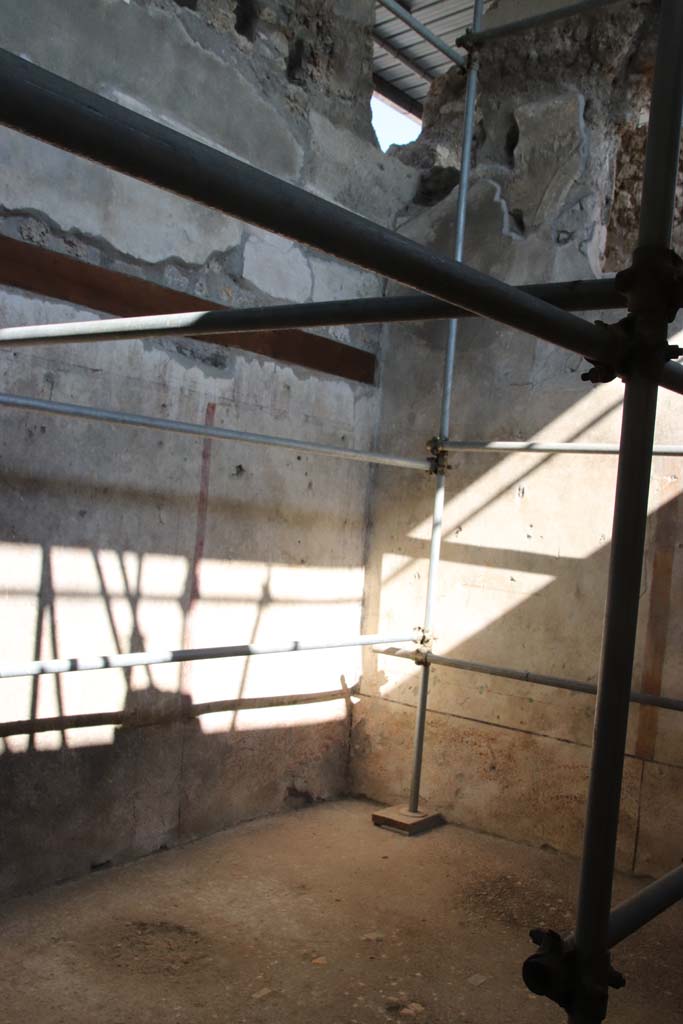 V.2.Pompeii. Casa di Orione. September 2021. 
Looking towards south-east corner of room A3. Photo courtesy of Klaus Heese.