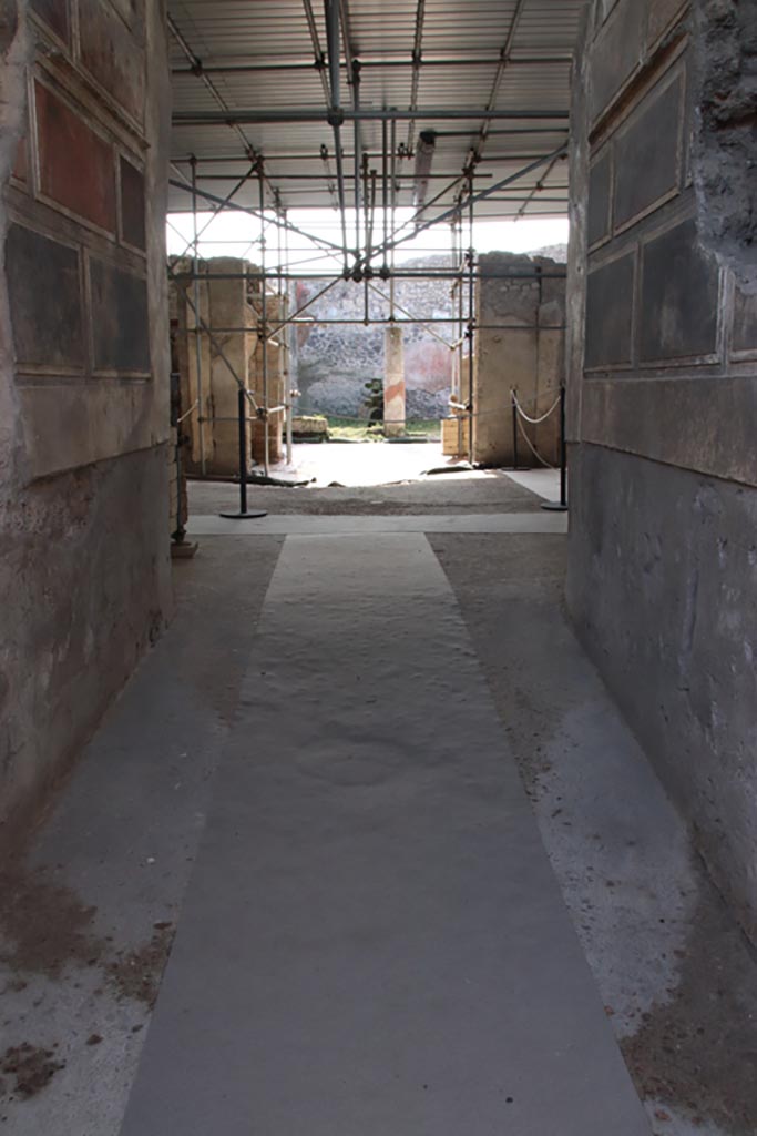 V.2 Pompeii. Casa di Orione. October 2022. 
Looking west along entrance corridor (A4). Photo courtesy of Klaus Heese.