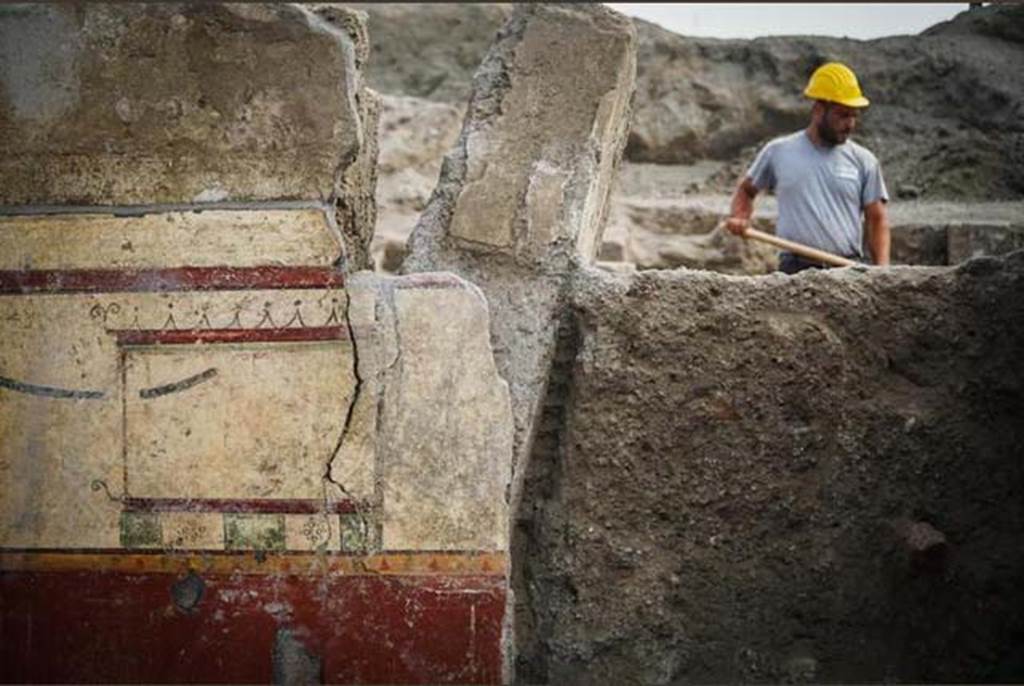 V.2.15 Pompeii. June 2018. Room A6 during 2018 excavations. Upper east wall doorway.
Photograph © Parco Archeologico di Pompei.