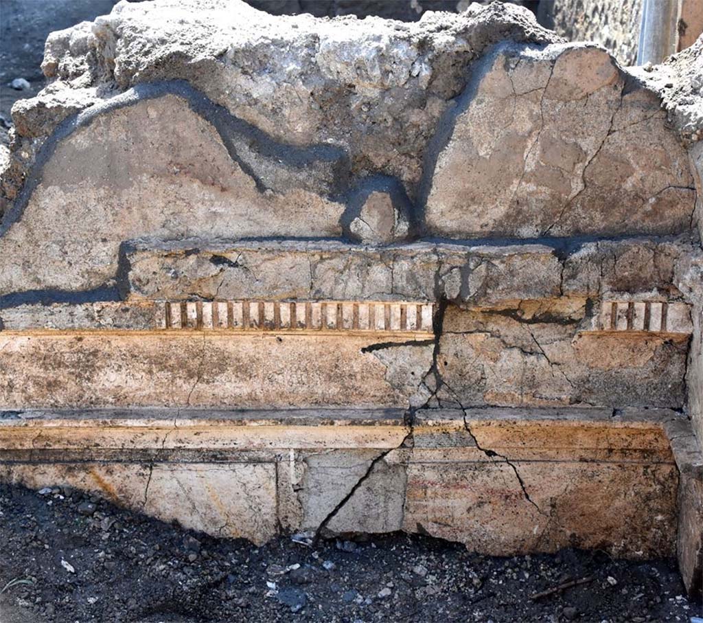 V.2.15 Pompeii. May 2018. Room A7, tablinum, upper south wall during excavations.
Photograph © Parco Archeologico di Pompei.