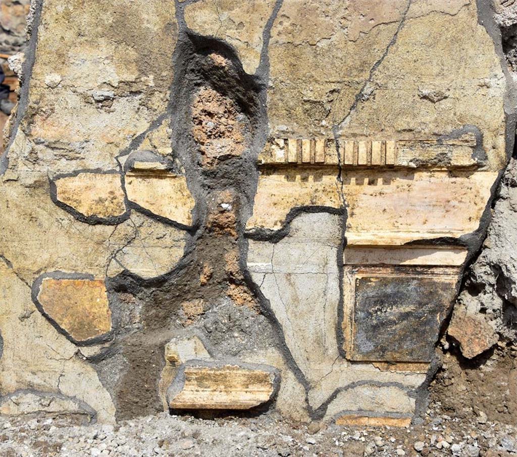 V.2.15 Pompeii. May 2018. Room A7, tablinum, upper north wall during excavations.
Photograph © Parco Archeologico di Pompei.