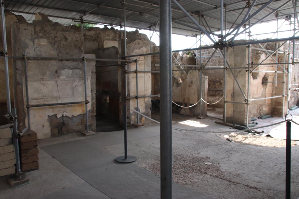 V.2 Pompeii. Casa di Orione. October 2022. 
Atrium A12, looking towards south-west corner, and tablinum (A7) in west wall, on right. Photo courtesy of Klaus Heese.