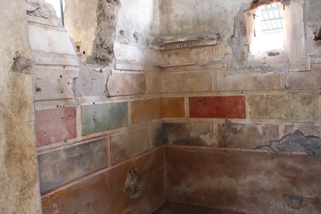 V.2 Pompeii. Casa di Orione. October 2022. 
Room A11, looking south along east wall to south-east corner from doorway. Photo courtesy of Klaus Heese.