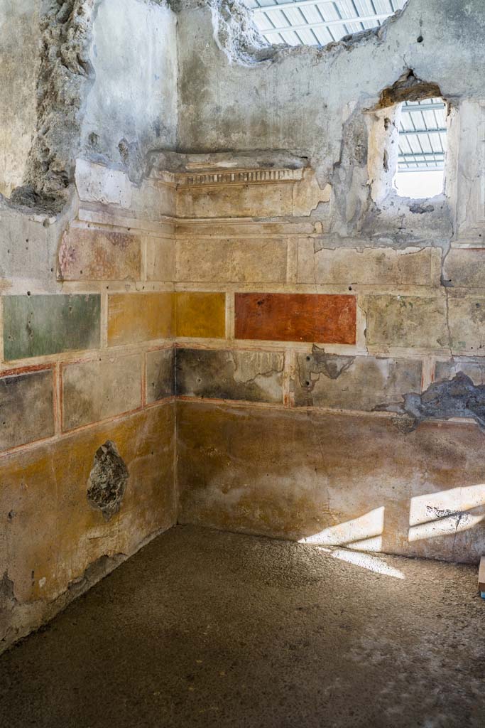 V.2, Pompeii. Casa di Orione. October 2021. 
Room A11, looking towards south-east corner. Photo courtesy of Johannes Eber.