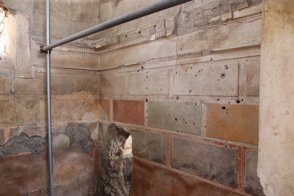 V.2 Pompeii. Casa di Orione. October 2022. 
Room A11, looking south along west wall towards south-west corner. Photo courtesy of Klaus Heese.