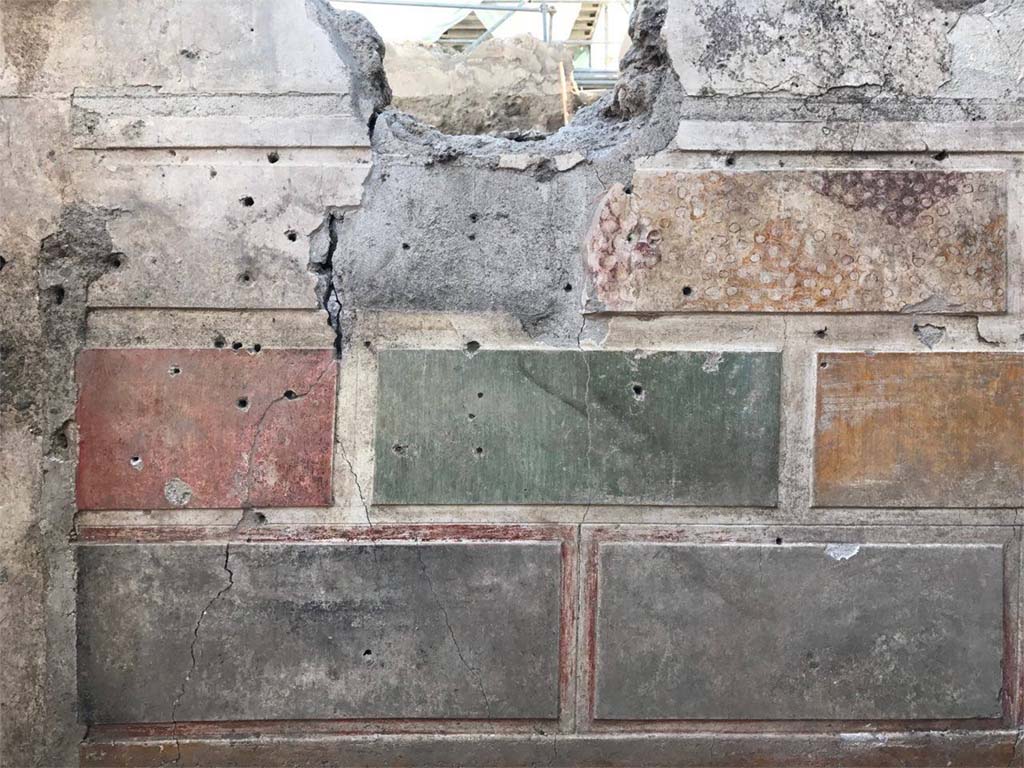 V.2.15 Pompeii. August 2018. Room A11 east wall.
Photograph © Parco Archeologico di Pompei.
