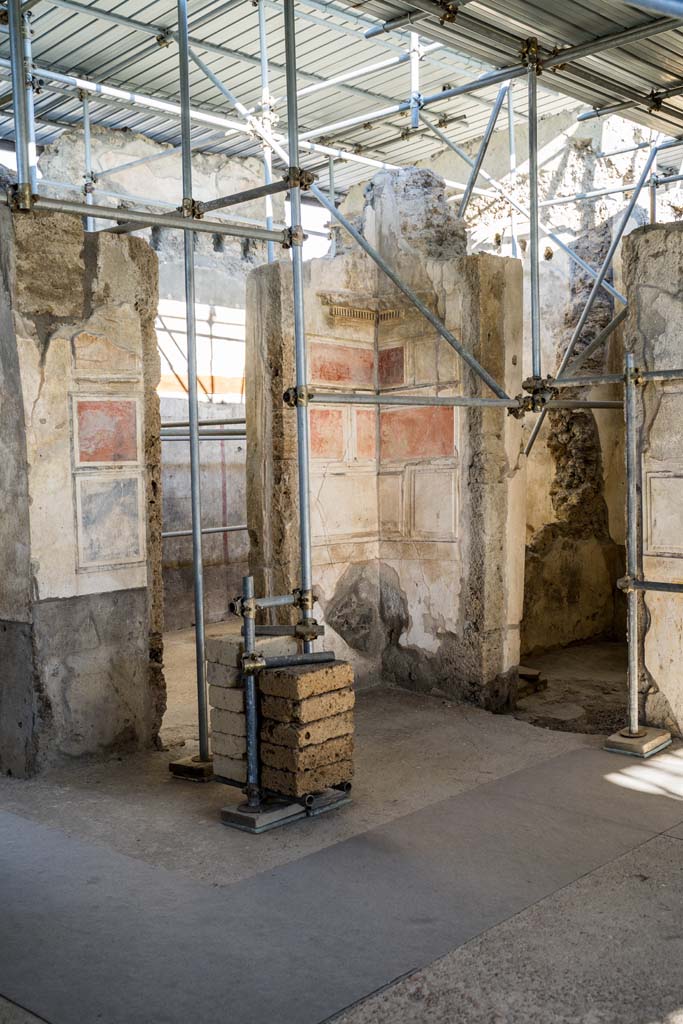 V.2, Pompeii. Casa di Orione. October 2021. 
South-east corner of atrium. Photo courtesy of Johannes Eber.