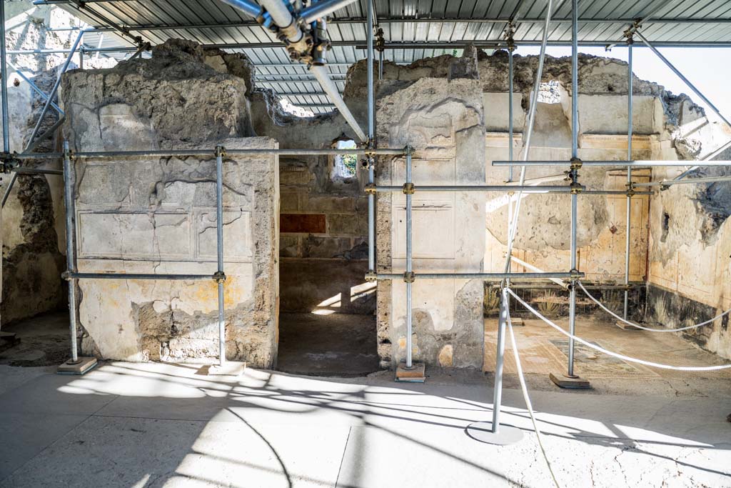 V.2, Pompeii. Casa di Orione. October 2021. 
Looking towards south side of atrium, with ala, room A13, on right. Photo courtesy of Johannes Eber.