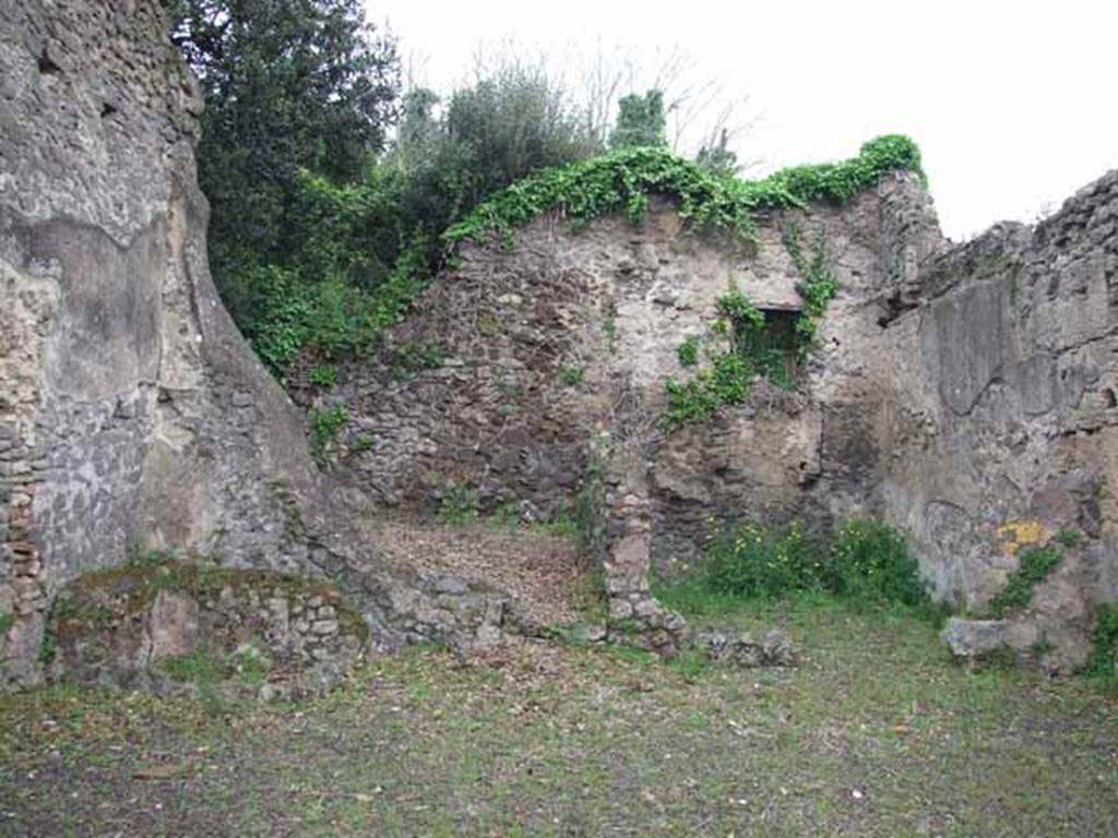 V.3.2 Pompeii. May 2010. Two rear rooms on the north side.