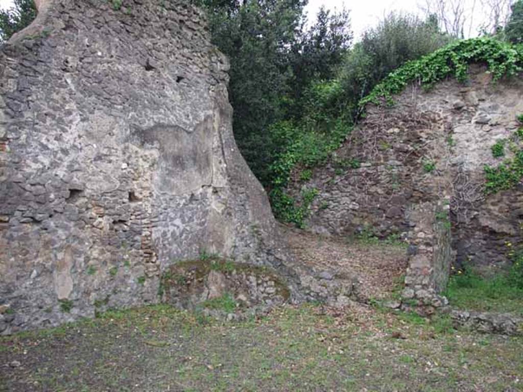 V.3.2 Pompeii. May 2010. North-west corner of workshop, and entrance to kitchen that had a hearth, well, fusorium and latrine.
See Eschebach, L., 1993. Gebäudeverzeichnis und Stadtplan der antiken Stadt Pompeji. Köln: Böhlau. (p. 137)