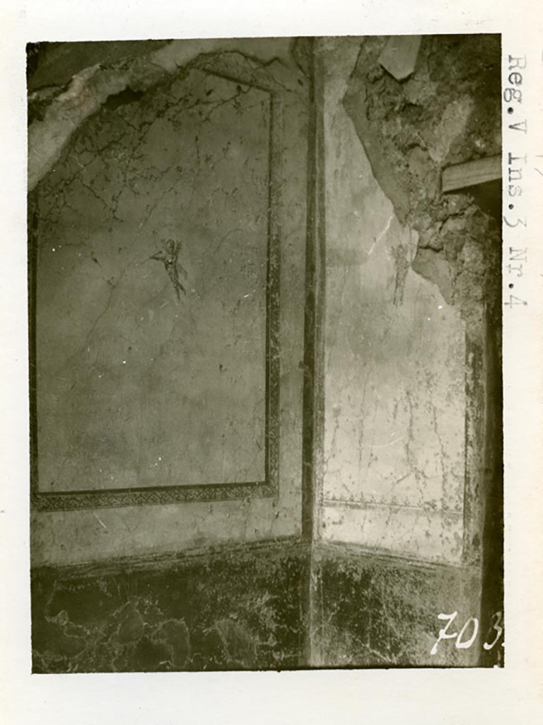 V.3.4 Pompeii. Pre-1937-39. North-east corner with doorway to anteroom
Photo courtesy of American Academy in Rome, Photographic Archive. Warsher collection no. 703.