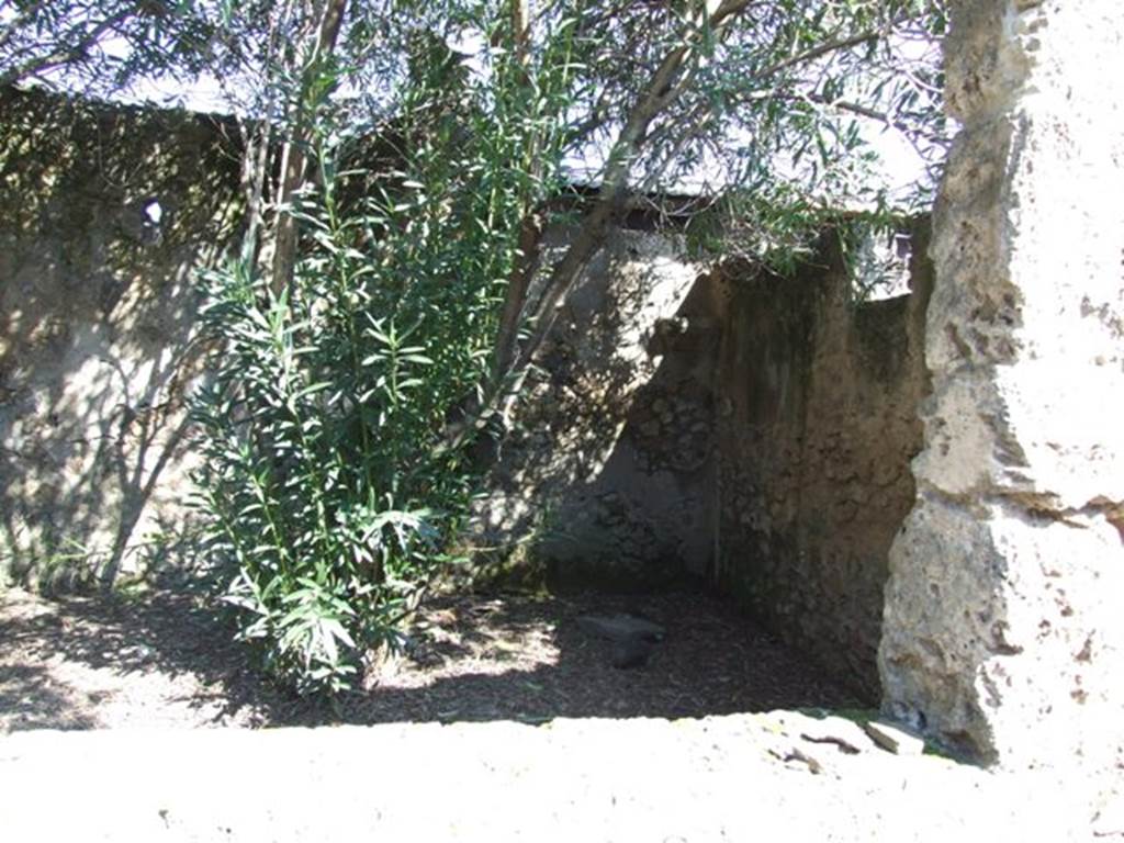 V.3.4 Pompeii. March 2009. South end of garden area. Window in south wall to kitchen. Looking east