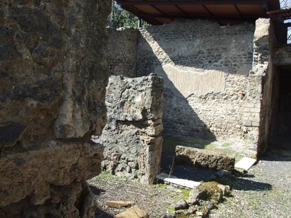 V.3.4 Pompeii. March 2009. Room on west side of portico, with small joining door to another room.