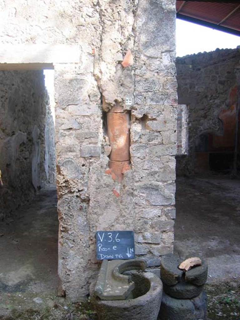 V.3.6 Pompeii. July 2008. Garden area. Downpipe in south wall between corridor and triclinium. Photo courtesy of Barry Hobson.