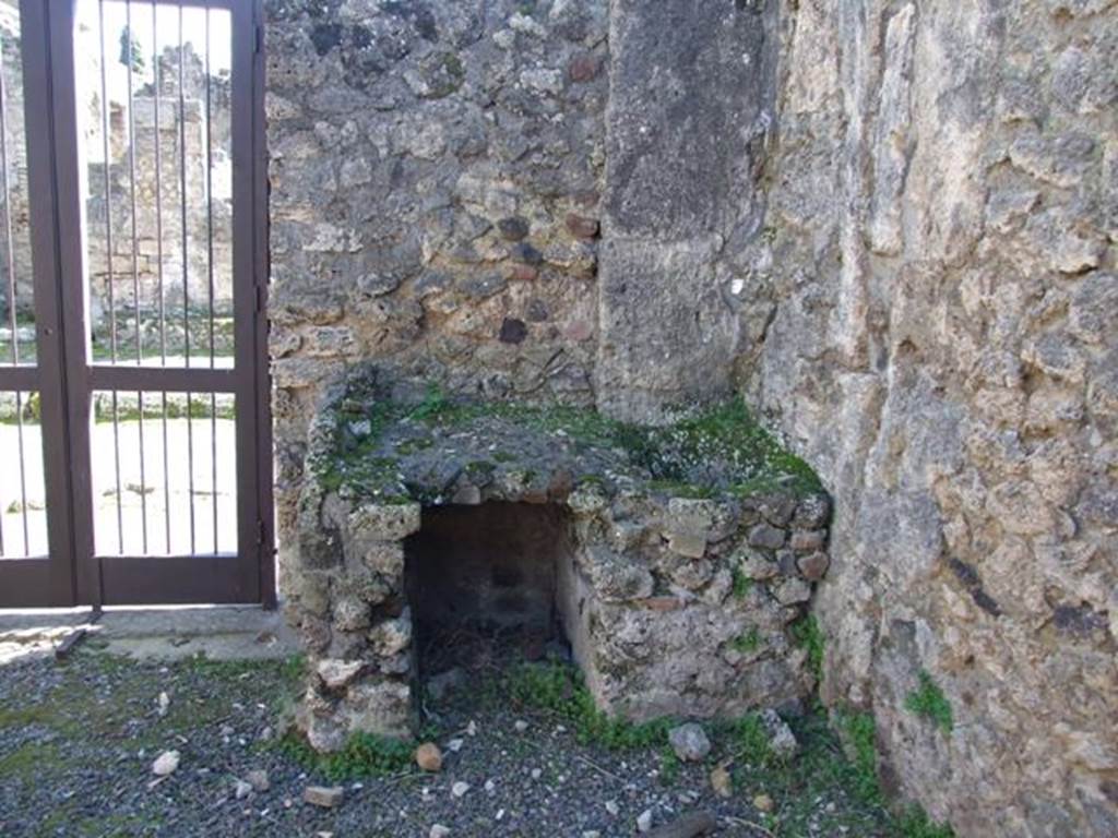 V.3.6 Pompeii. March 2009. South-west corner of shop room, with table and site of urn or kettle.
According to NdS, “Upon entering the shop room, on the left was a masonry podium with a cylindrical hole for a urn/kettle/boiler”.
