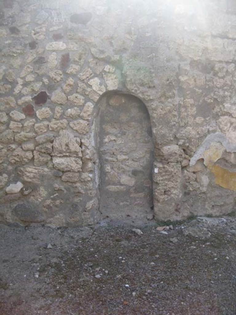 V.3.7 Pompeii. July 2007. Arched niche in west wall of atrium. Photo courtesy of Sharon M. Wolf.