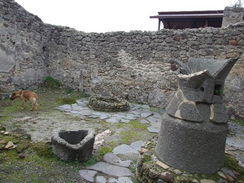 V.3.8 Pompeii. December 2007. Atrium used as a bakery. Looking south-west.