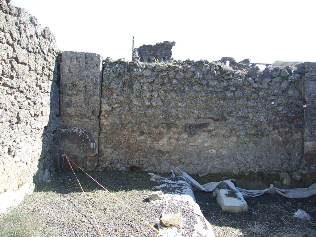 V.3.8 Pompeii. March 2009. South-east corner of large room behind oven.