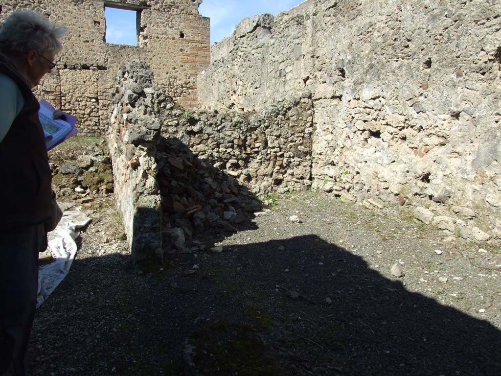 V.3.8 Pompeii. March 2009. North wall of narrow room.