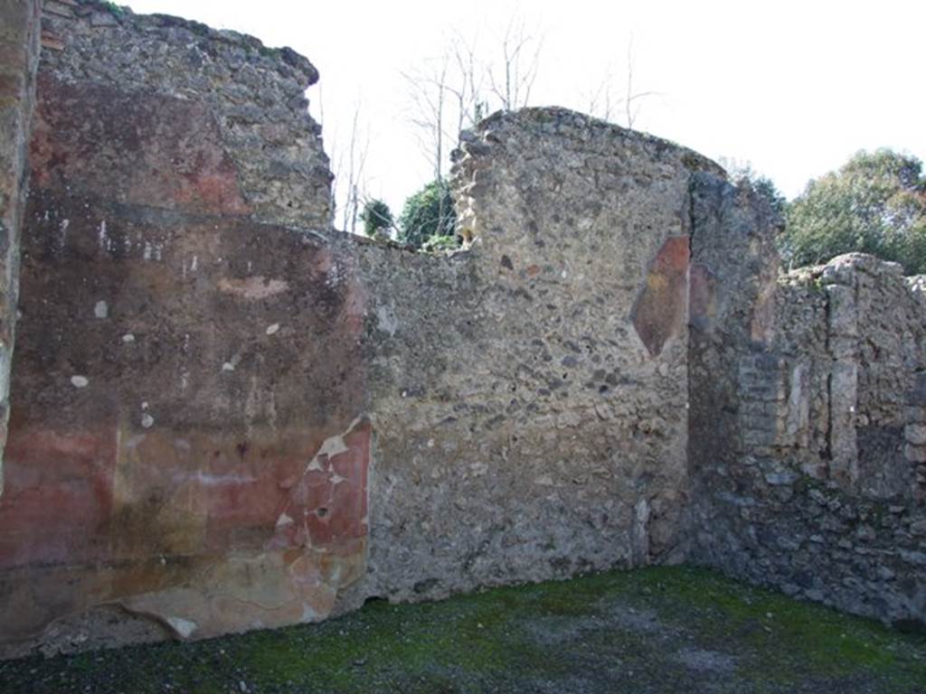 V.3.9 Pompeii. March 2009. West wall of atrium, site of two rooms, with window, looking north-west. According to NdS, the large tablinum opposite the entrance doorway on the west side of the atrium, had been divided into two cubicula. The partition wall did not affect the old window in the west wall, which continued to give light to both rooms. The room in the south-west corner kept the entrance doorway from the atrium. From there, one entered into the other room in the north-west corner, which had been separated from the atrium by a wall. Both rooms were decorated with paintings. The one in the south-west, on the left of the photo, showed a dado coloured in yellow with black lines, between the lines were painted plants and long leaves.
In the room in the north-west corner, on the right of the photo, only the back (west) wall was more of less conserved. The dado was painted with red rectangles separated by white bands. The area above the dado was yellow, and separated into three panels by violet bands. The two side panels had a painted garland at the top, and in the middle of the panel, one had a painted swan, the other a panther. The central panel had a large painted candelabra decoration with leaves, and above was a swan with spread wings, all painted to look like bronze. The upper zone of the wall was painted deep red, with a type of pavilion in the centre, and garlands at the sides. The north wall was heavily damaged, and only one figure remained, a painted white stag or deer. On the interior of the two pillars of the original tablinum, in the north-east and south-east corners, two swans were shown with ribbons in their beaks.
See Notizie degli Scavi, 1902, dated November 1901, p.201-203