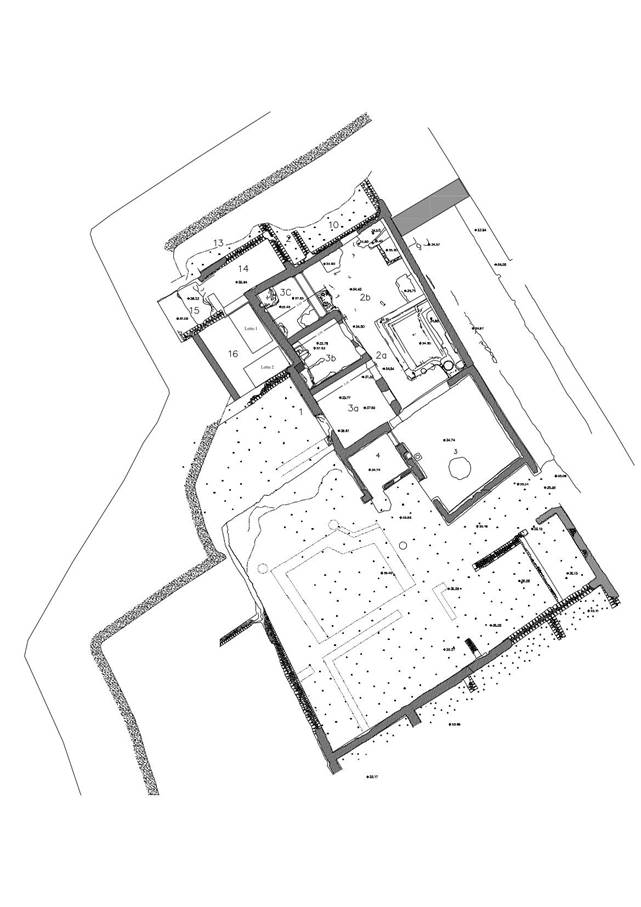 V.3.13 Pompeii. August 2022. Detail plan by Parco Archeologico di Pompeii.
Rooms 1, 2a, 2b, 3a, 3b, 3c are part of V.3.13. 
Rooms 3 and 4 below are in V.3.12 House of M. Samellius Modestus (?) or Casa della Duchessa d'Aosta.
Rooms 10- 16 above are part of a separate house (see V.3.14) to the north of the Casa del Larario.
Planimetria di dettaglio a cura del Parco Archeologico di Pompei.
Le stanze 1, 2a, 2b, 3a, 3b, 3c fanno parte di V.3.13. 
Le stanze 3 e 4 sottostanti si trovano in V.3.12 Casa di M. Samellius Modestus (?) o Casa della Duchessa d'Aosta.
Le stanze 10-16 di cui sopra fanno parte di una casa separata (vedi V.3.14) a nord della Casa del Larario.
Photograph © Parco Archeologico di Pompei.