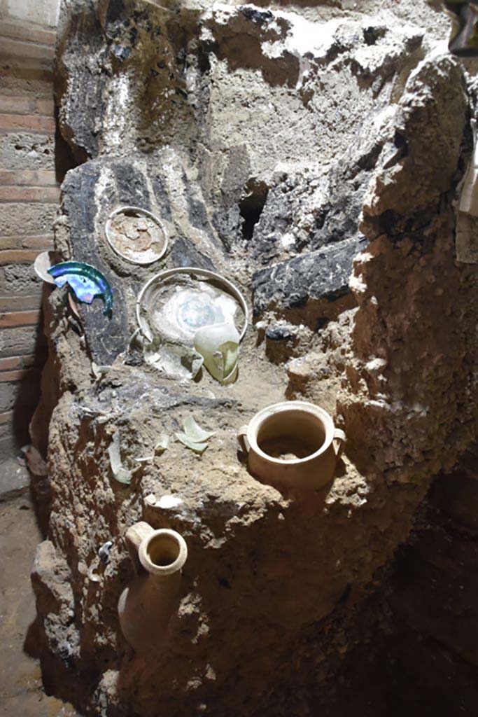 V.3.13 Pompeii. 2022. Room 2b. Remains of wooden cabinet and contents.
Resti di armadio in legno e contenuto.
Photograph © Parco Archeologico di Pompei.